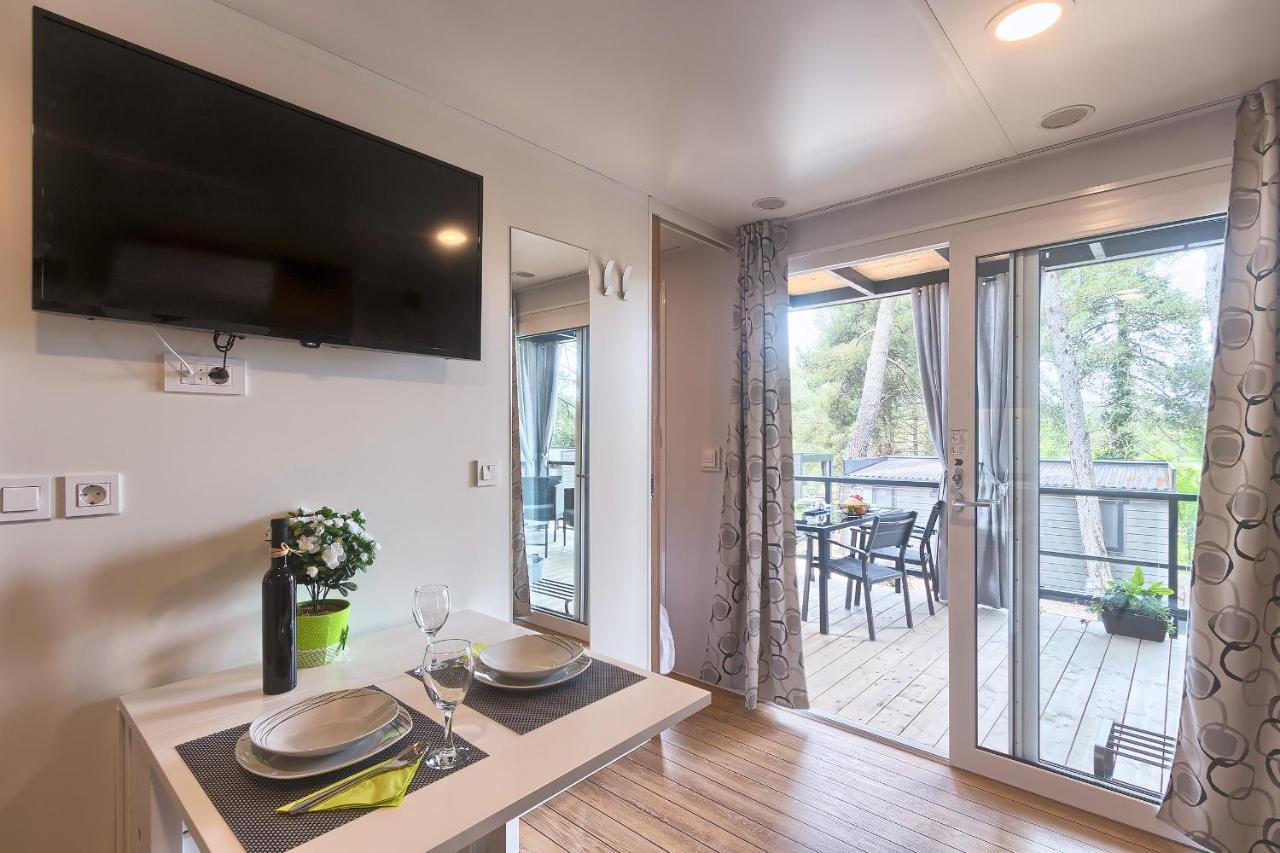 Total Escape Mobile Home Nera Camp Porton Biondi Rovinj Exteriör bild