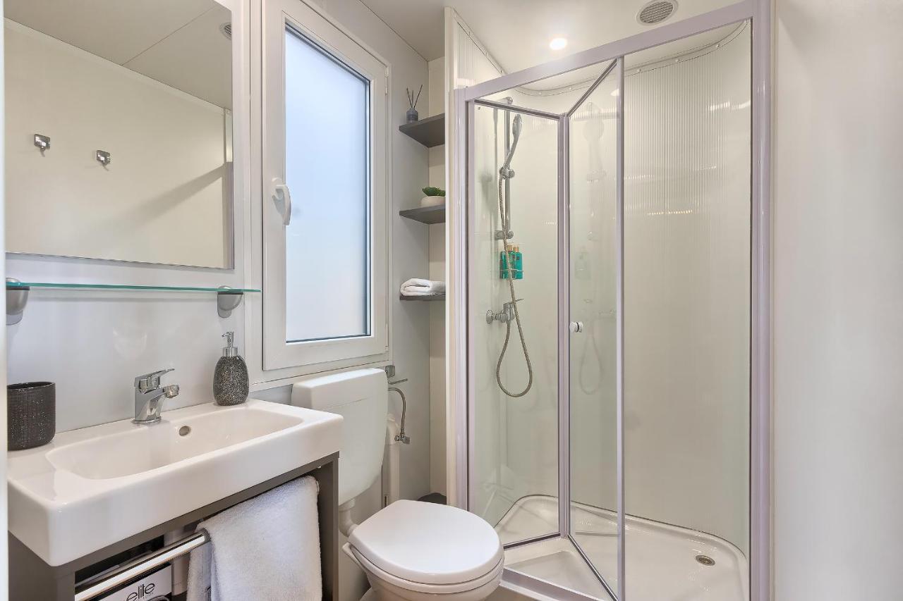 Total Escape Mobile Home Nera Camp Porton Biondi Rovinj Exteriör bild