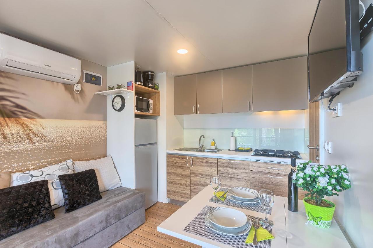 Total Escape Mobile Home Nera Camp Porton Biondi Rovinj Exteriör bild