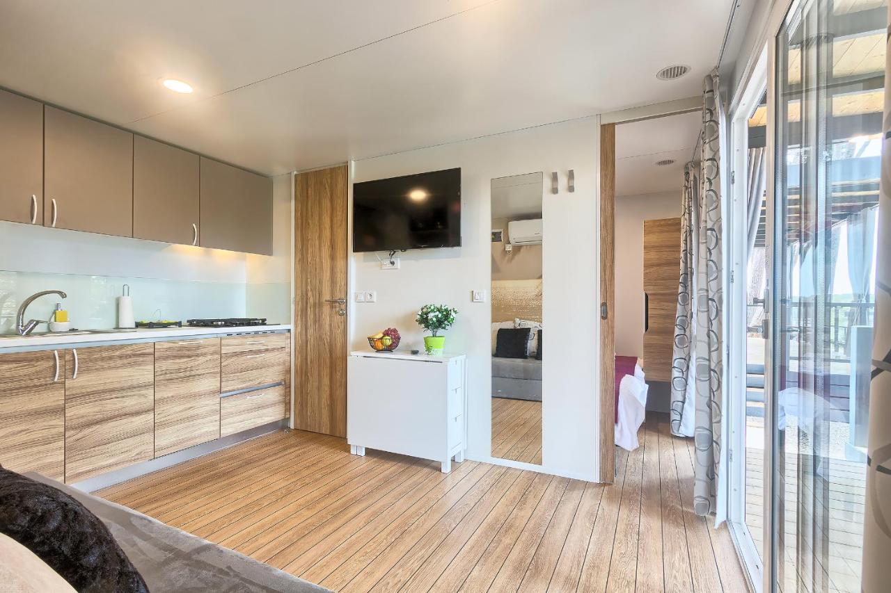 Total Escape Mobile Home Nera Camp Porton Biondi Rovinj Exteriör bild