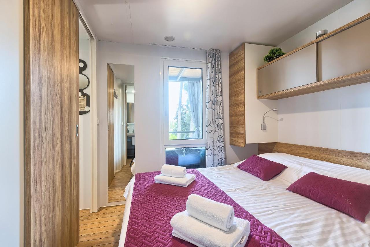 Total Escape Mobile Home Nera Camp Porton Biondi Rovinj Exteriör bild